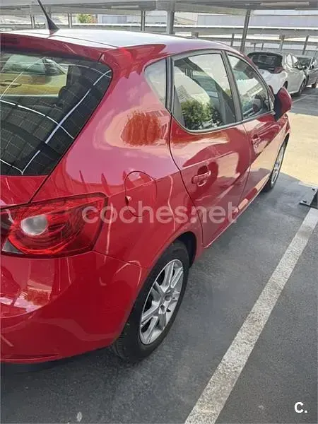 Usado Seat Ibiza Style 90 CV (66 kW) 2010 Rojo Berlina