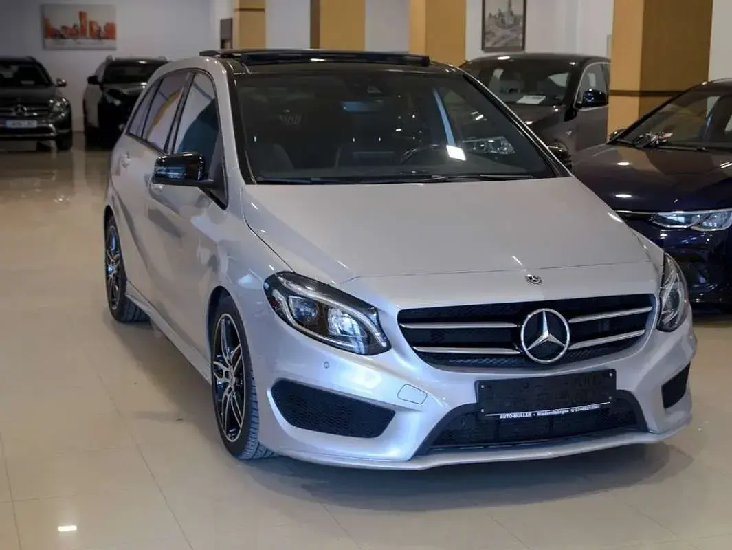 Usado Mercedes B200 136 CV (100 kW) 2018 Gris / plata Utilitario