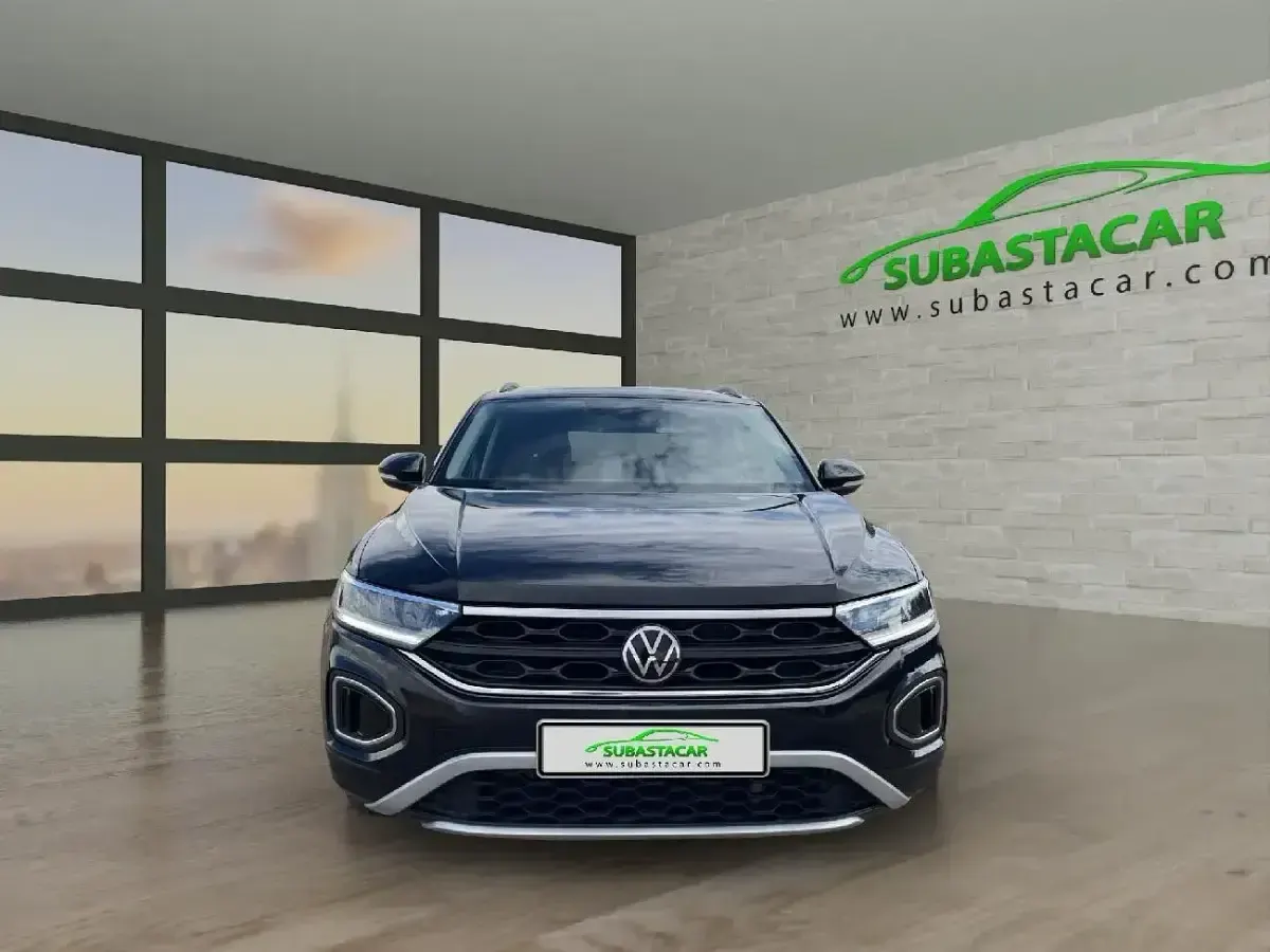 Usado VW T-Roc Life 110 CV (80 kW) 2022 Negro SUV