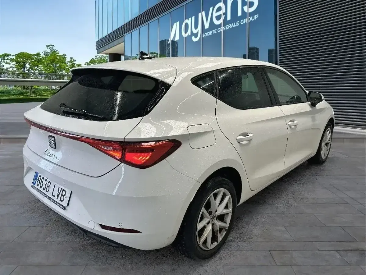 Usado Seat Leon Style 116 CV (85 kW) 2021 Blanco Utilitario