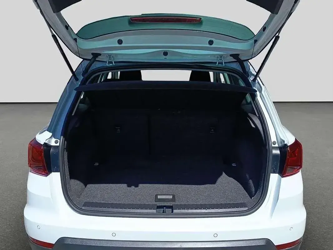 Usado Seat Arona Style 110 CV (80 kW) 2021 Blanco SUV