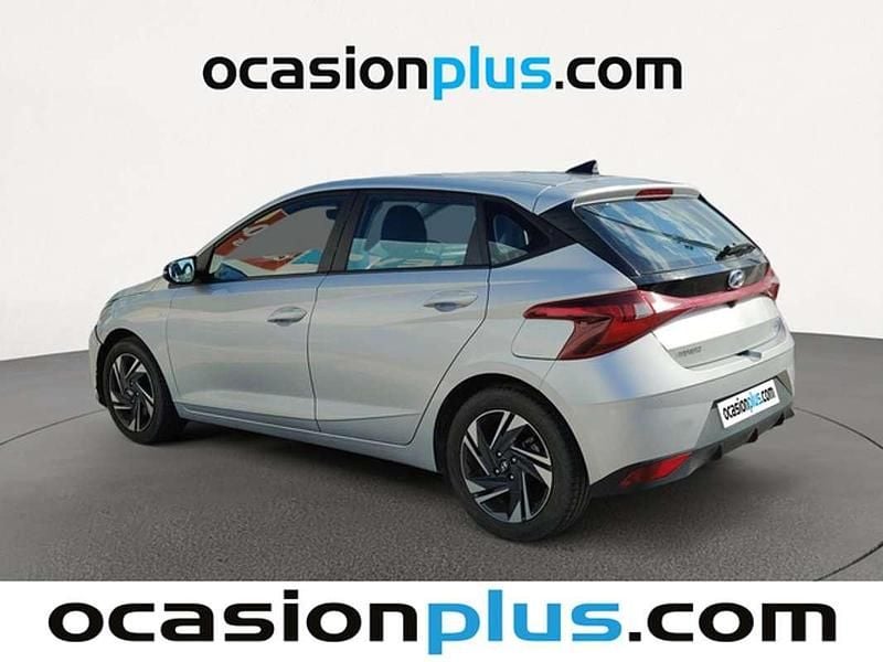 Usado Hyundai i20 101 CV (74 kW) 2022 Plateado Utilitario