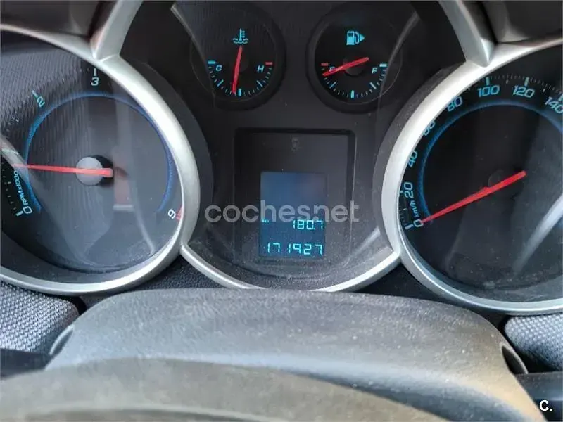 Usado Chevrolet Cruze LS 125 CV (91 kW) 2010 Negro Berlina