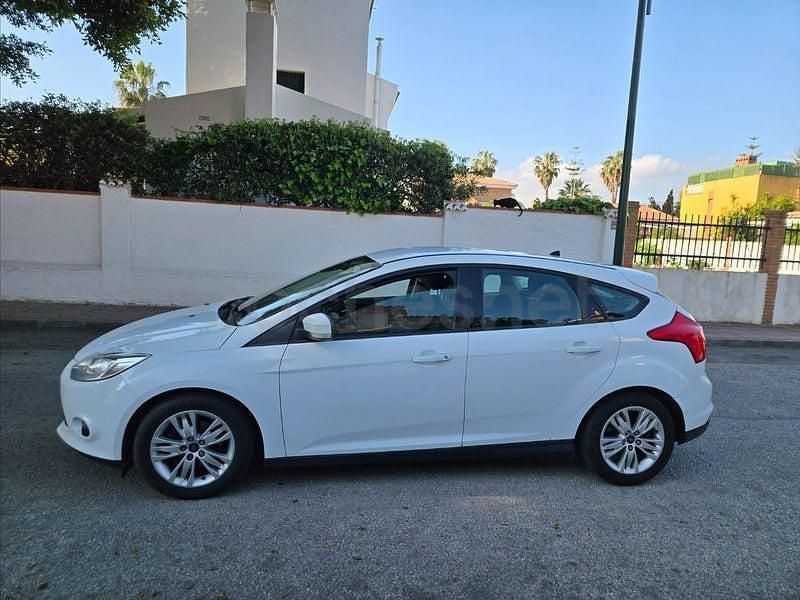 Usado Ford Focus 109 CV (80 kW) 2011 Blanco Berlina