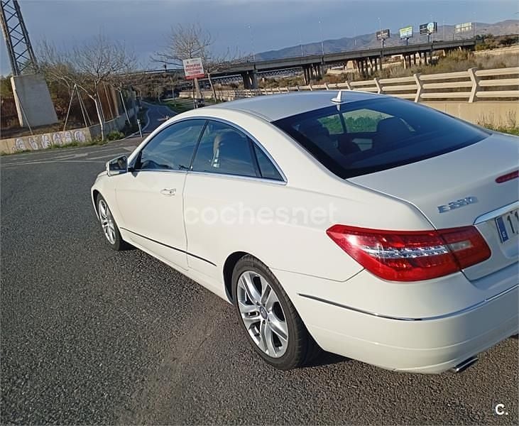 Usado Mercedes E220 170 CV (125 kW) 2011 Blanco Coupe