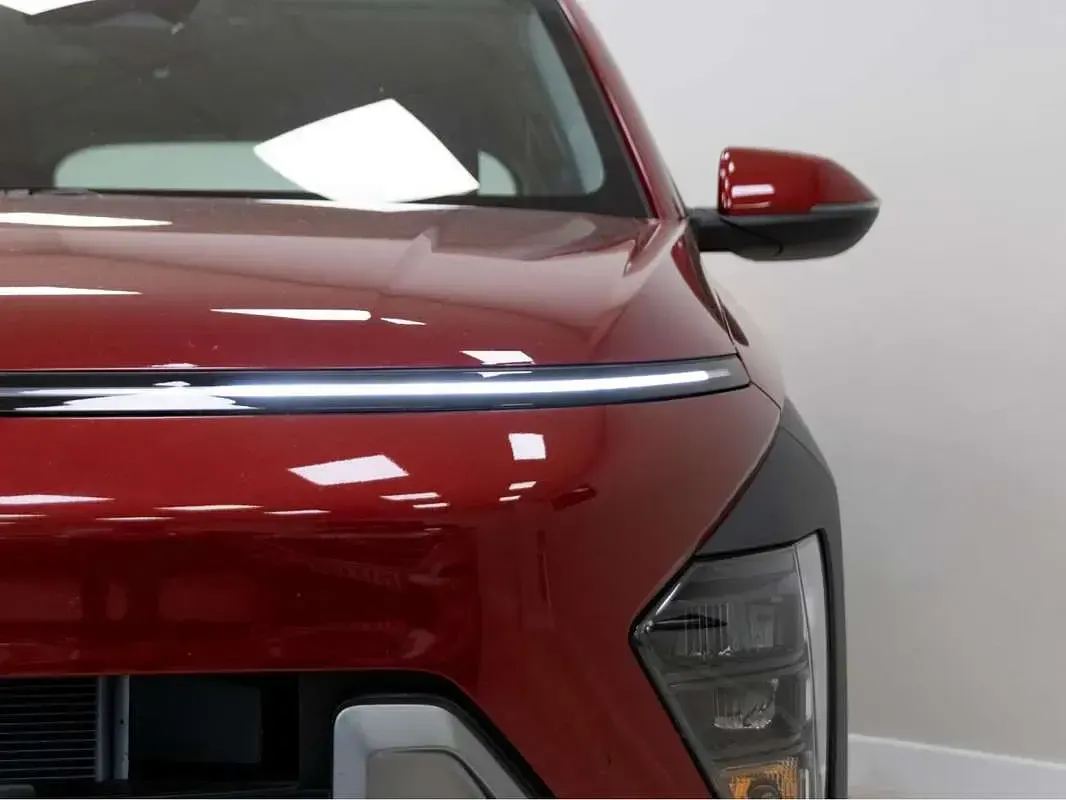 Usado Hyundai Kona 101 CV (74 kW) 2025 Rojo SUV