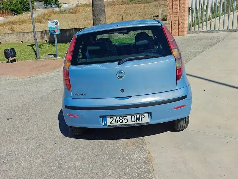 Usado Fiat Punto Dynamic 60 CV (44 kW) 2005 Azul Utilitario