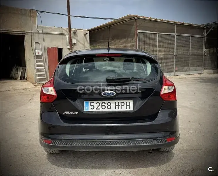 Usado Ford Focus Trend 125 CV (91 kW) 2013 Negro Berlina