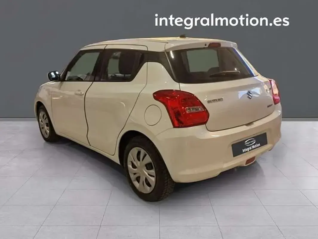 Usado Suzuki Swift GLX 90 CV (66 kW) 2021 Blanco Utilitario