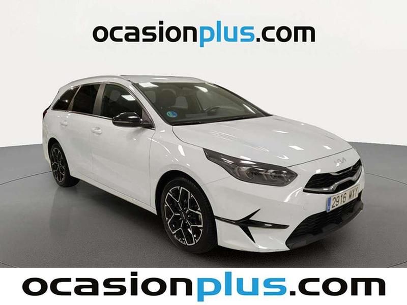 Usado Kia Ceed Style 101 CV (74 kW) 2025 Blanco Utilitario