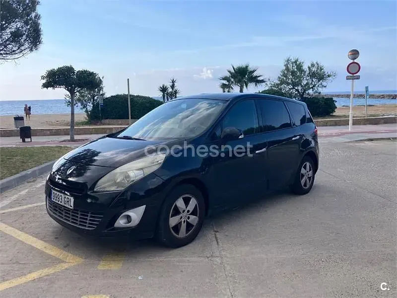 Usado Renault Grand Scénic II Dynamique 130 CV (95 kW) 2009 Negro Monovolumen