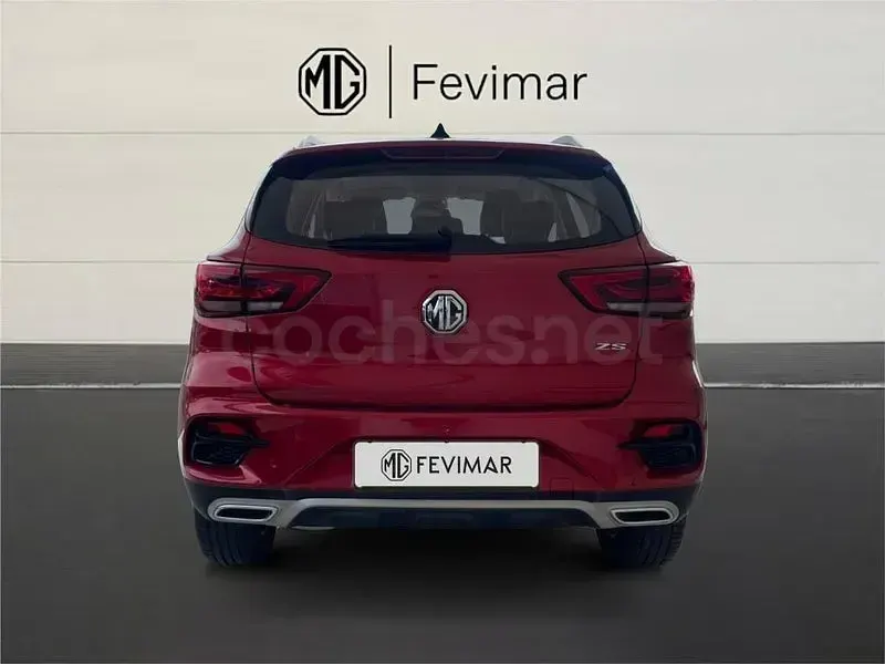 Usado MG ZS Luxury 111 CV (81 kW) 2025 Rojo SUV