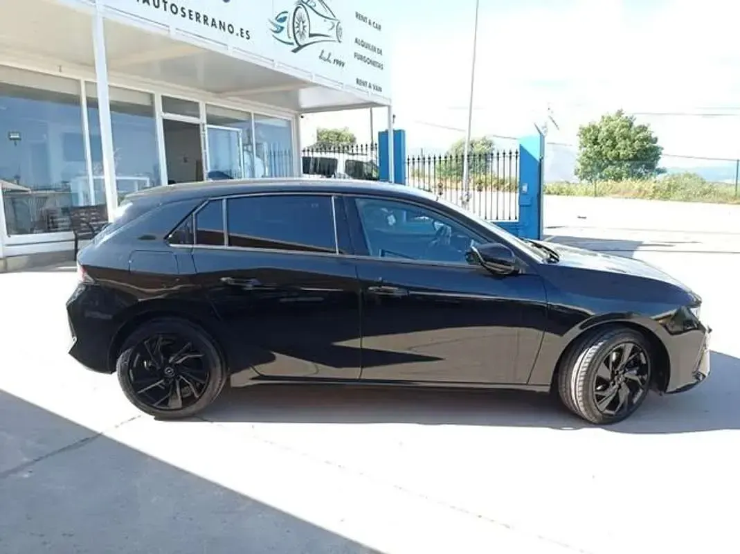 Usado Opel Astra GS Line 130 CV (95 kW) 2022 Gris Utilitario