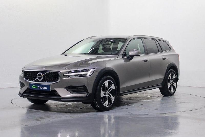 Usado Volvo V60 CC Pro 197 CV (144 kW) 2021 Familiar