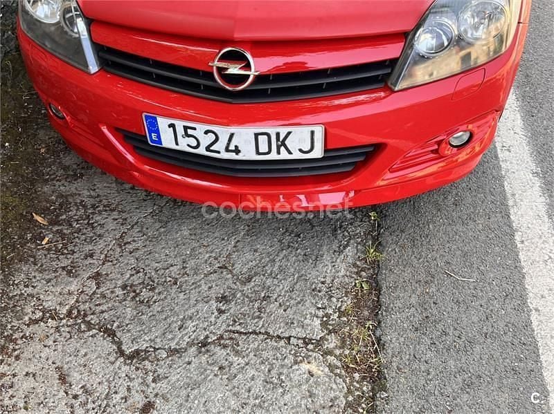 Usado Opel Astra GTC Sport 125 CV (91 kW) 2005 Rojo Berlina