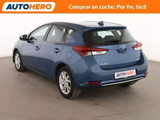 Usado Toyota Auris Hybrid Active 136 CV (100 kW) 2017 Azul Berlina
