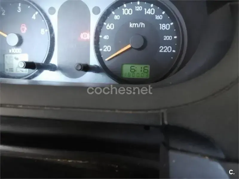 Usado Ford Fiesta Trend 68 CV (50 kW) 2003 Gris / plata Utilitario