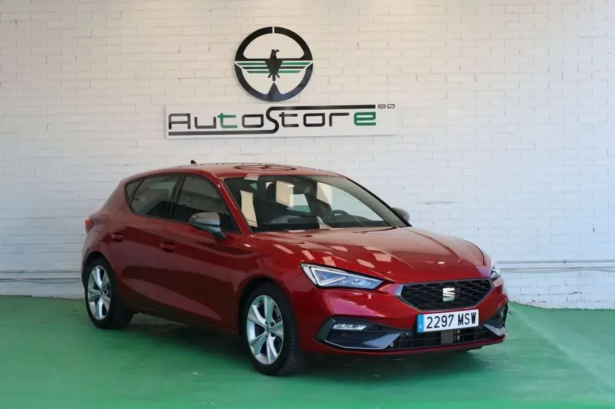 Usado Seat Leon FR 150 CV (110 kW) 2024 Rojo Utilitario