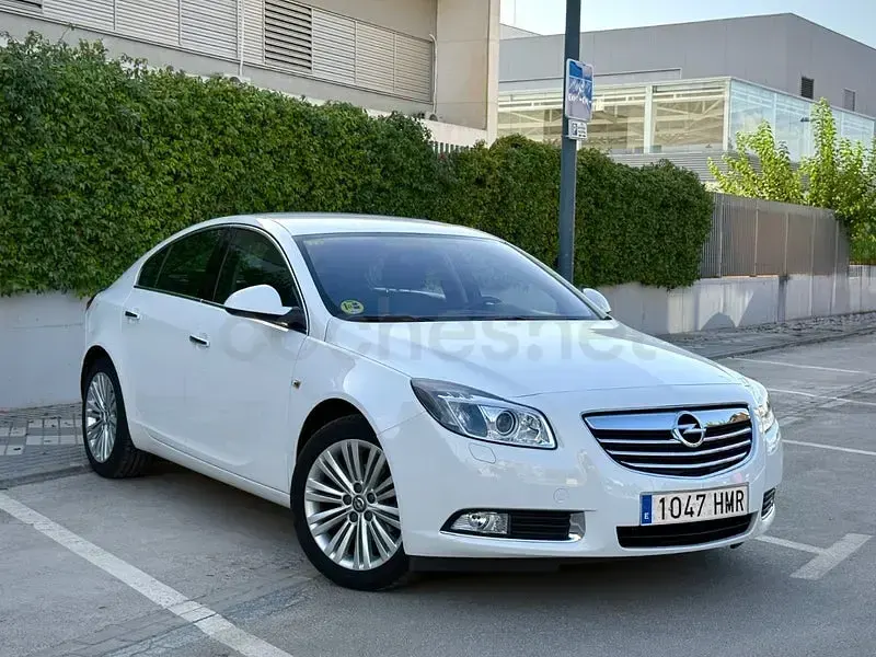 Usado Opel Insignia Selective 130 CV (95 kW) 2012 Blanco Berlina