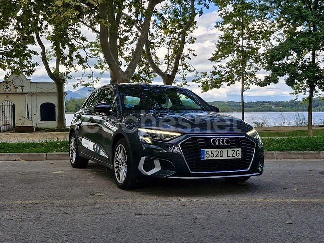 Gris / plata Usado 2022 Audi A3 Advanced Plus Berlina | 25.300 € (Un poco caro) - Imagen 1/4