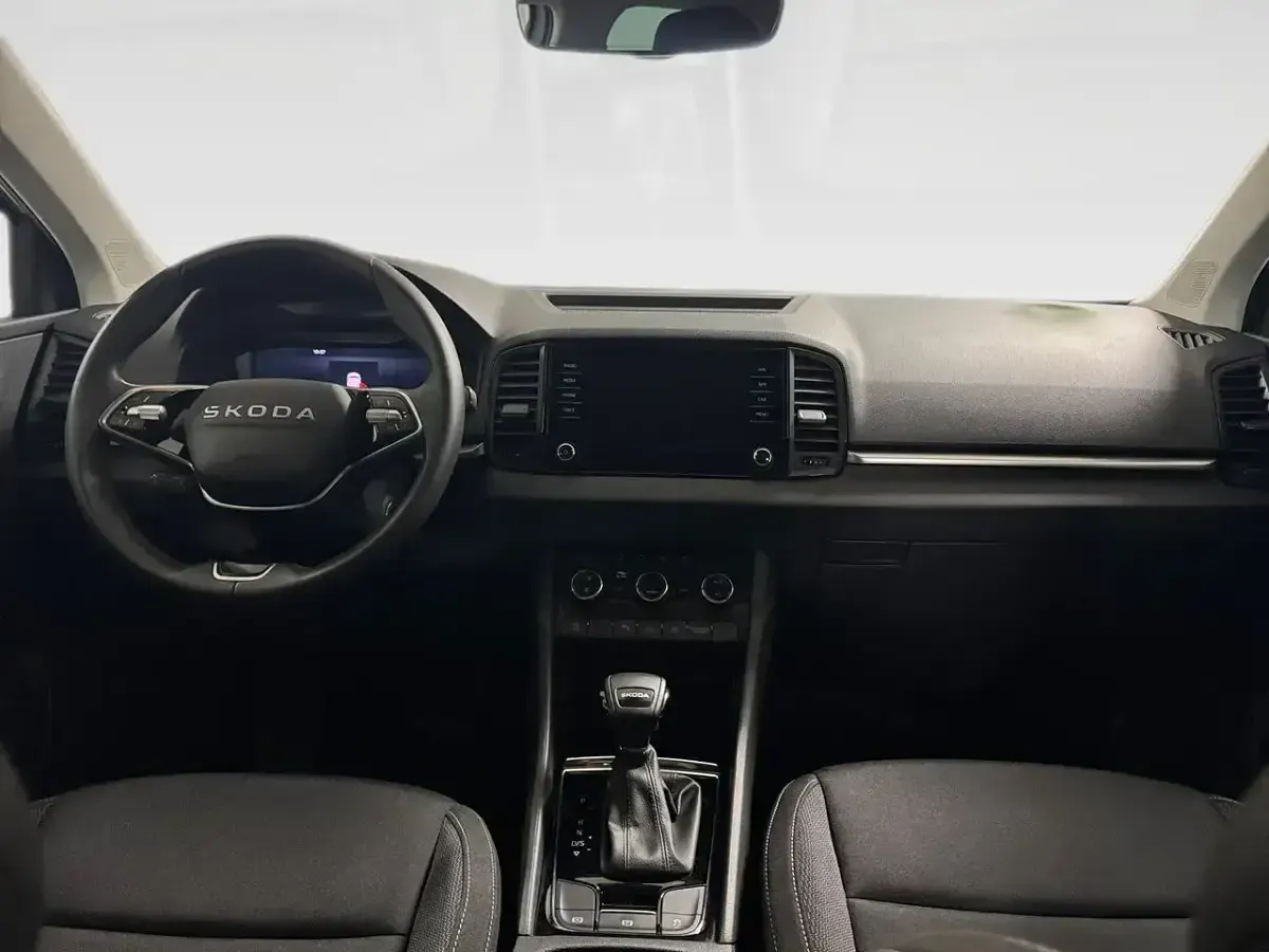Usado Skoda Karoq Selection 150 CV (110 kW) 2025 Blanco SUV