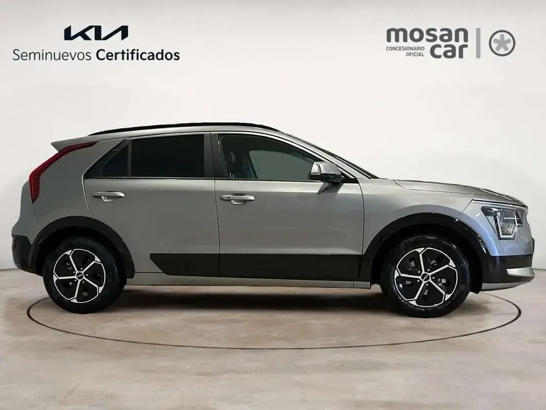 Usado Kia Niro 141 CV (103 kW) 2022 Gris SUV