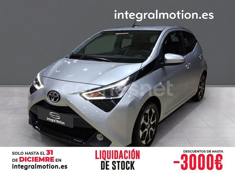 Gris / plata Usado 2021 Toyota Aygo X-play Utilitario | 12.490 € (Precio justo) - Imagen 1/4