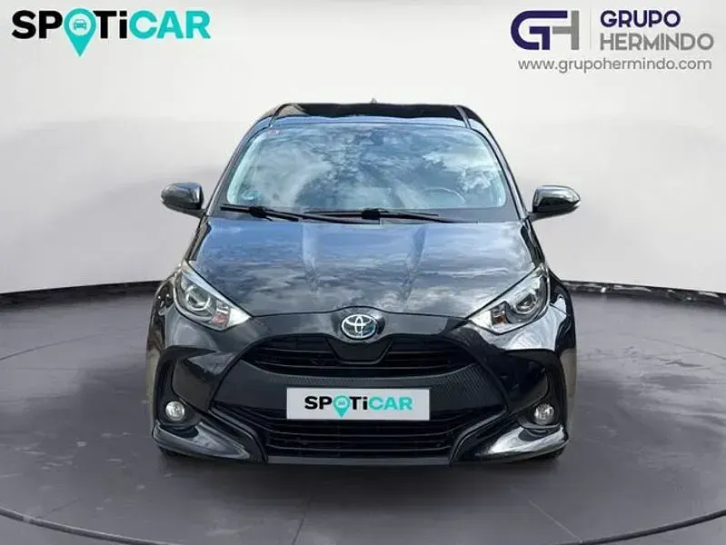 Usado Toyota Yaris Hybrid Style 116 CV (85 kW) 2021 Negro Berlina