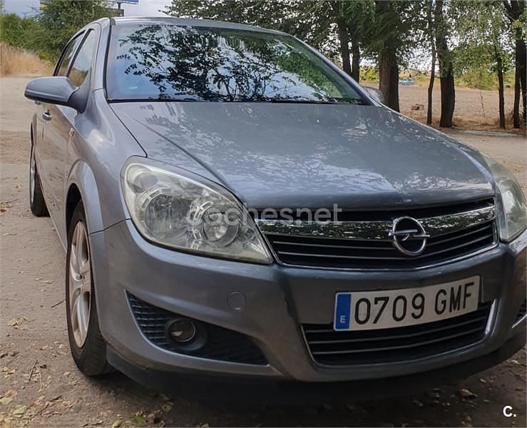 Gris / plata Usado 2009 Opel Astra Enjoy Berlina | 3500 € (Precio justo) - Imagen 1/4