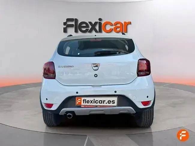 Usado Dacia Sandero Comfort 100 CV (73 kW) 2020 Blanco Berlina