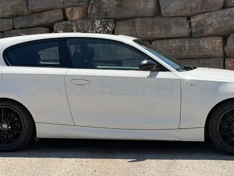 Usado BMW 118 143 CV (105 kW) 2007 Blanco Utilitario