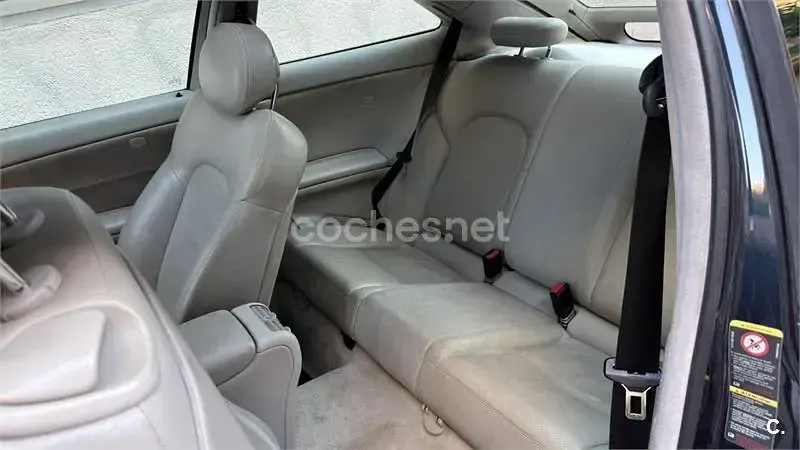 Usado Mercedes C180 143 CV (105 kW) 2003 Gris / plata Berlina