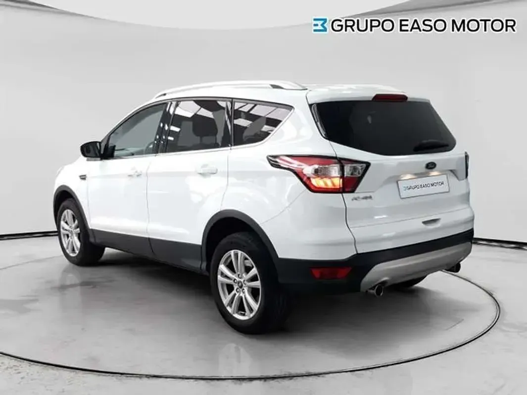 Usado Ford Kuga Trend 120 CV (88 kW) 2019 Blanco SUV