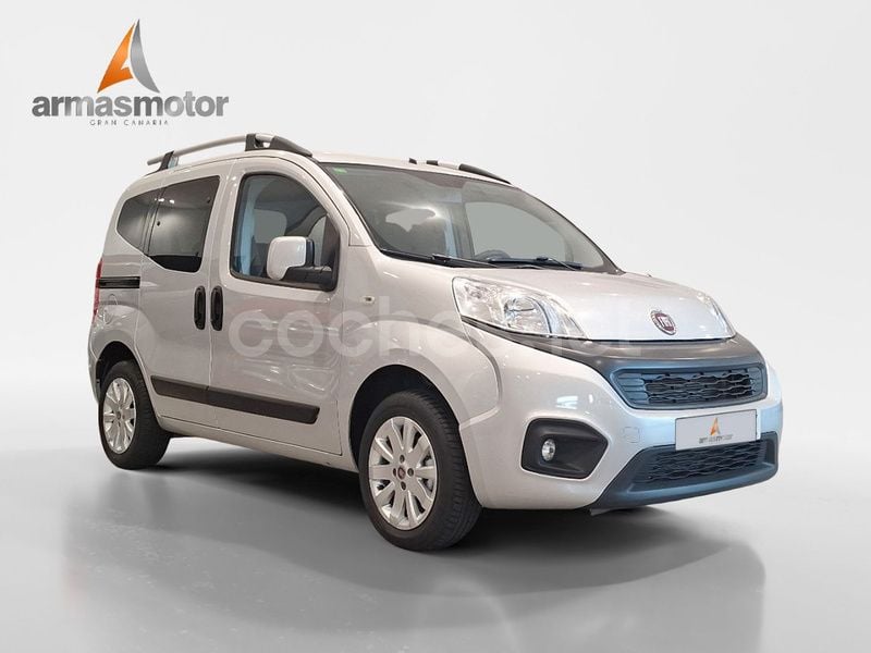 Usado Fiat Qubo Lounge 77 CV (56 kW) 2019 Gris / plata Monovolumen