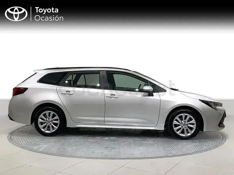 Usado Toyota Corolla Active 140 CV (102 kW) 2025 Gris / plata Familiar