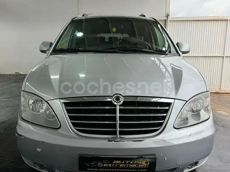 Usado SsangYong Rodius Limited 165 CV (121 kW) 2011 Gris / plata Monovolumen