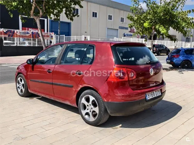 Usado VW Golf IV Highline 105 CV (77 kW) 2005 Granate Berlina