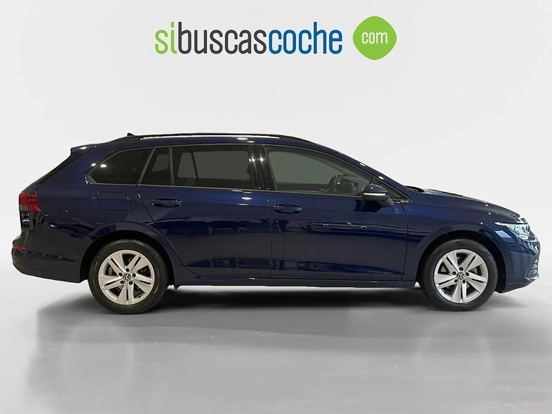 Usado VW Golf VIII Life 110 CV (80 kW) 2021 Azul Familiar