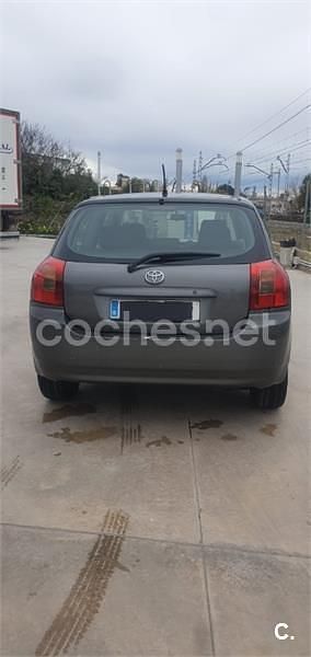 Usado Toyota Corolla Sol 90 CV (66 kW) 2004 Gris / plata Berlina