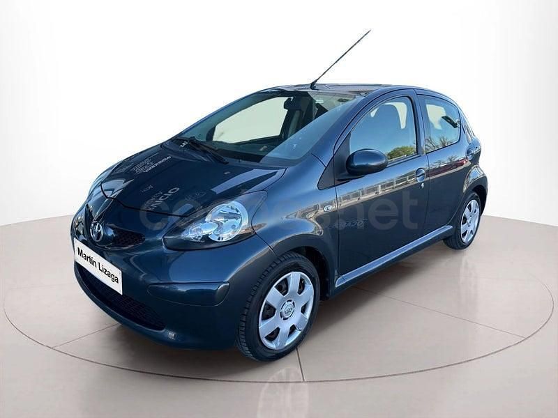 Usado Toyota Aygo 68 CV (50 kW) 2008 Gris / plata Utilitario