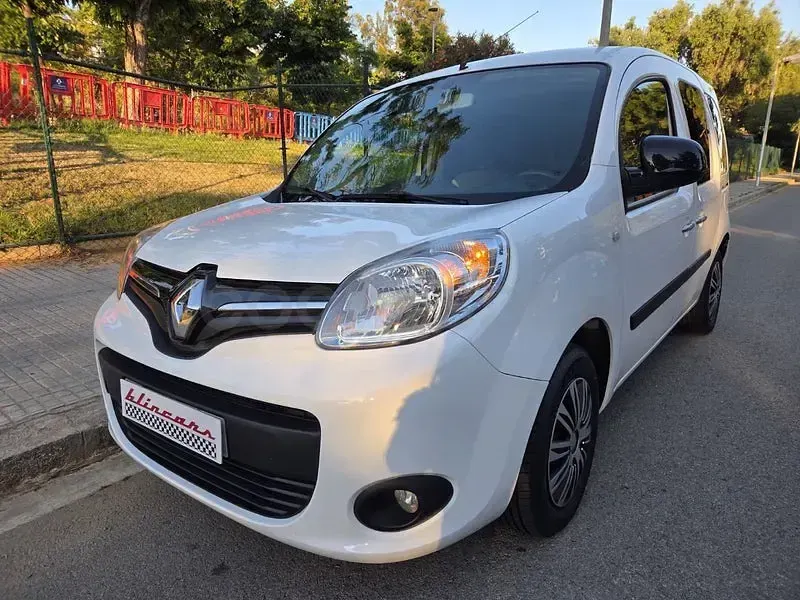 Usado Renault Kangoo Expression 90 CV (66 kW) 2015 Blanco Monovolumen
