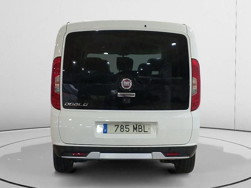 Usado Fiat Doblò Trekking 120 CV (88 kW) 2022 Blanco Monovolumen
