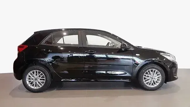 Usado Kia Rio 84 CV (61 kW) 2023 Negro