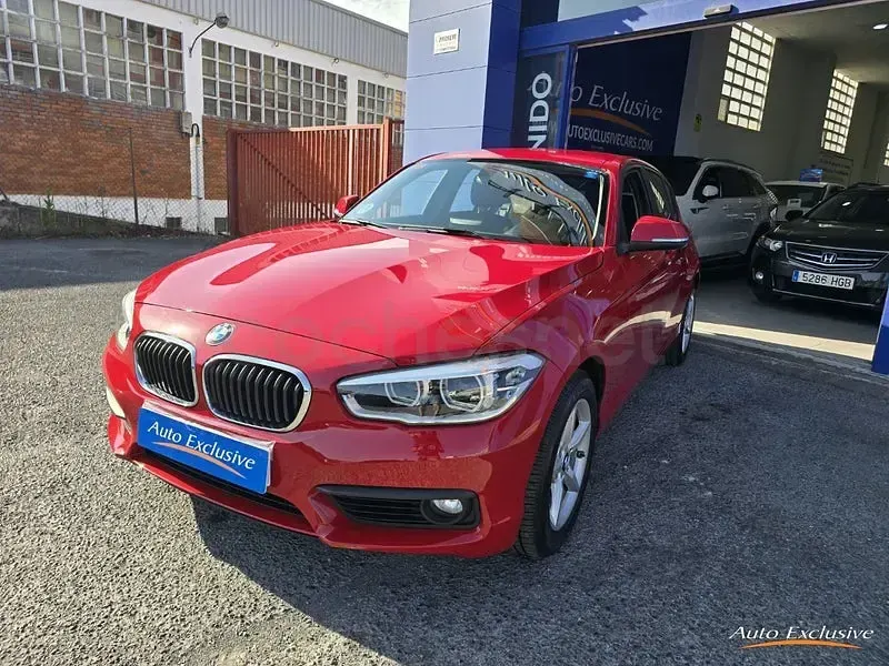 Usado BMW 118 Exclusive 150 CV (110 kW) 2016 Rojo Utilitario