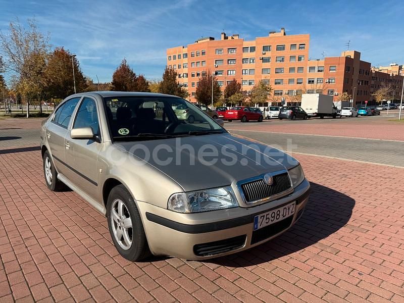 Beige Usado 2006 Skoda Octavia Active Berlina | 2200 € (Super precio) - Imagen 1/4