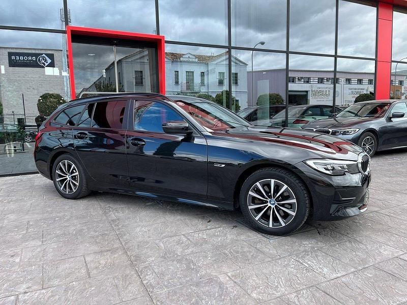 Usado BMW 320e M Sport 204 CV (150 kW) 2022 Negro Familiar