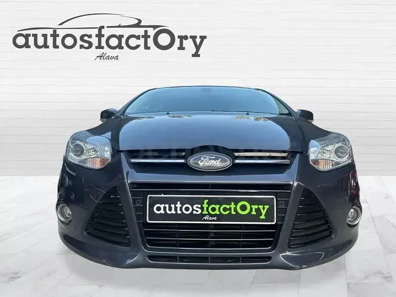 Usado Ford Focus Trend 125 CV (91 kW) 2014 Gris / plata Familiar