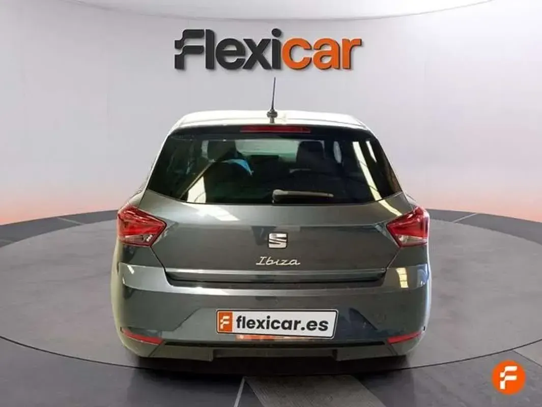 Usado Seat Ibiza 116 CV (85 kW) 2024 Gris Utilitario