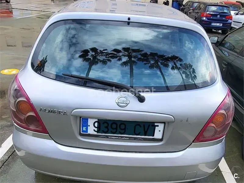 Usado Nissan Almera 112 CV (82 kW) 2004 Gris / plata Berlina