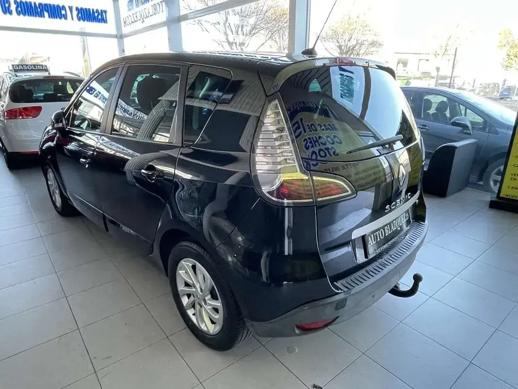 Usado Renault Scénic LIMITED 116 CV (85 kW) 2015 Negro Monovolumen